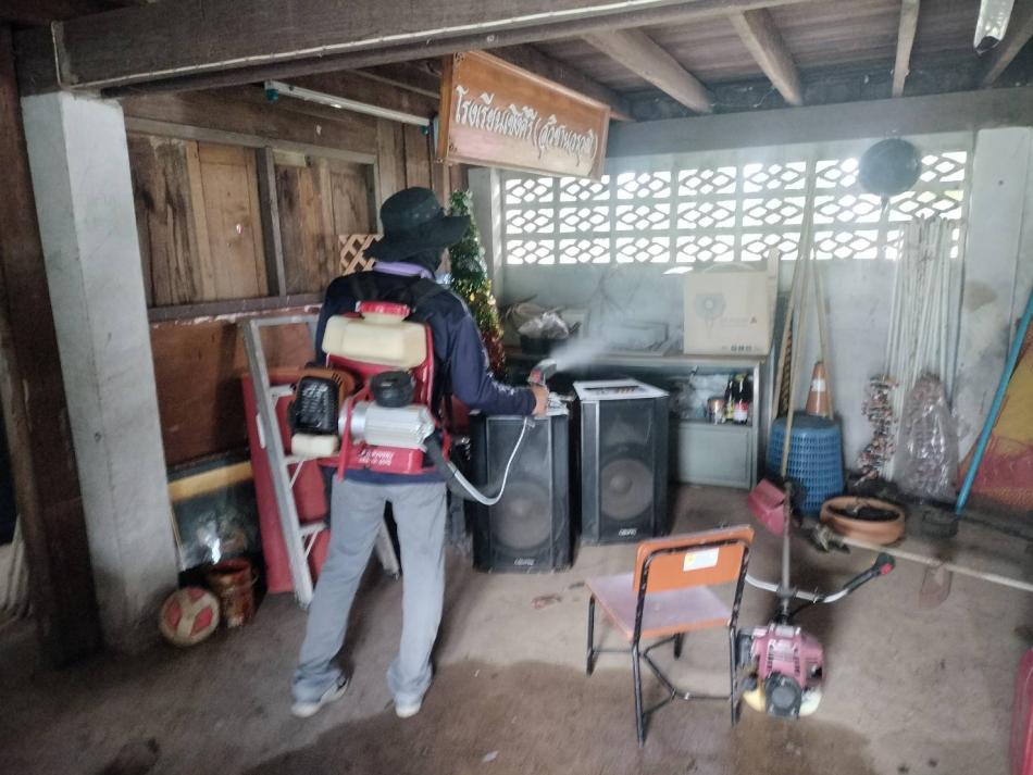 ออกฉีดพ่นสารเคมีป้องกันโรคไข้เลือดออกโรงเรียนเชิงคีรี(สุวิชานวรวุฒิ)โรงเรียนบ้านหนองเฒ่าและโรงเรียนบ้านวังโคนเปือยก่อนเปิดภาคเรียน