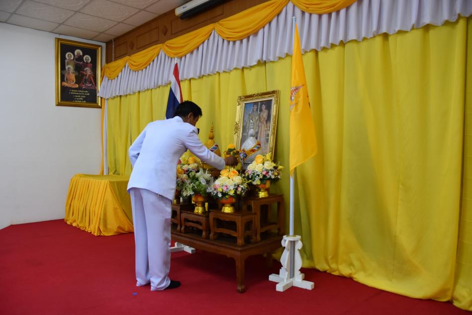 การจัดพิธีพระราชทานพระบรมฉายาลักษณ์ พระบาทสมเด็จพระเจ้าอยู่หัวและสมเด็จพระนางเจ้าฯ พระบรมราชินี